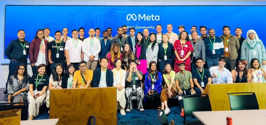 Umm e Azaan Representing Pakistan at META APAC Community Day 2022