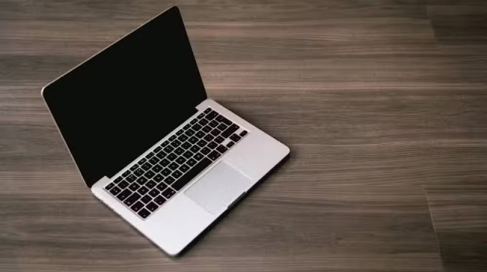 Thousands of Free Laptops Announced for Students of Private Schools